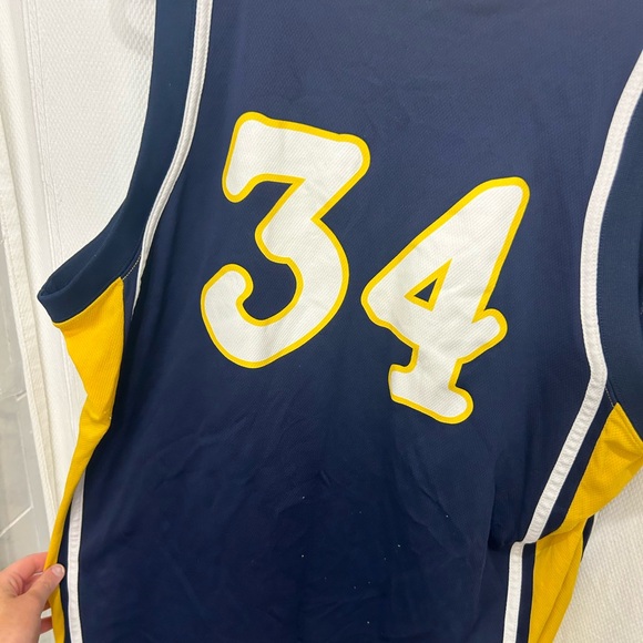 Marquette basketball jersey - Picture 3 of 3